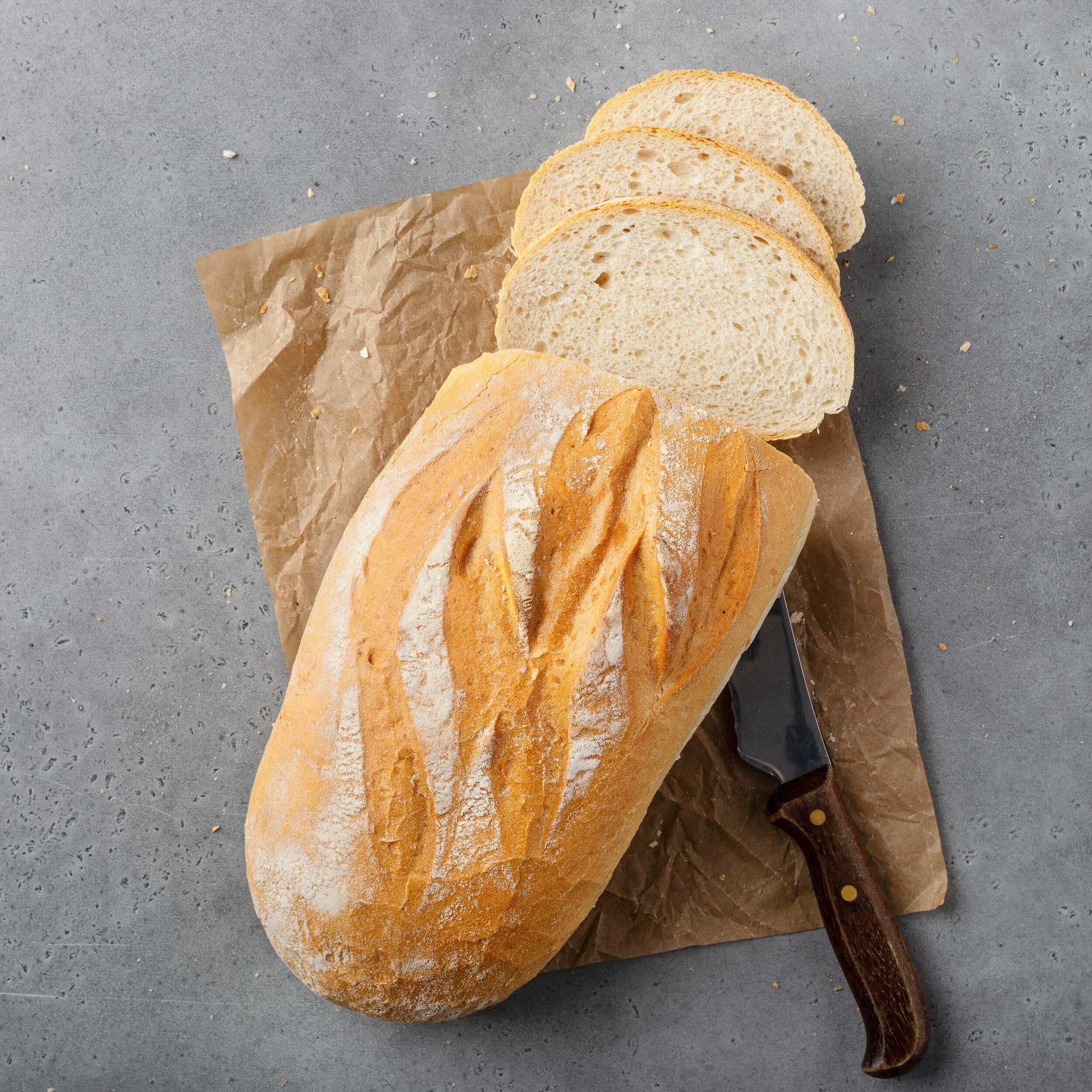 Grekiskt bröd - ljus limpa på ett bakplåtspapper | Dahls Bageri
